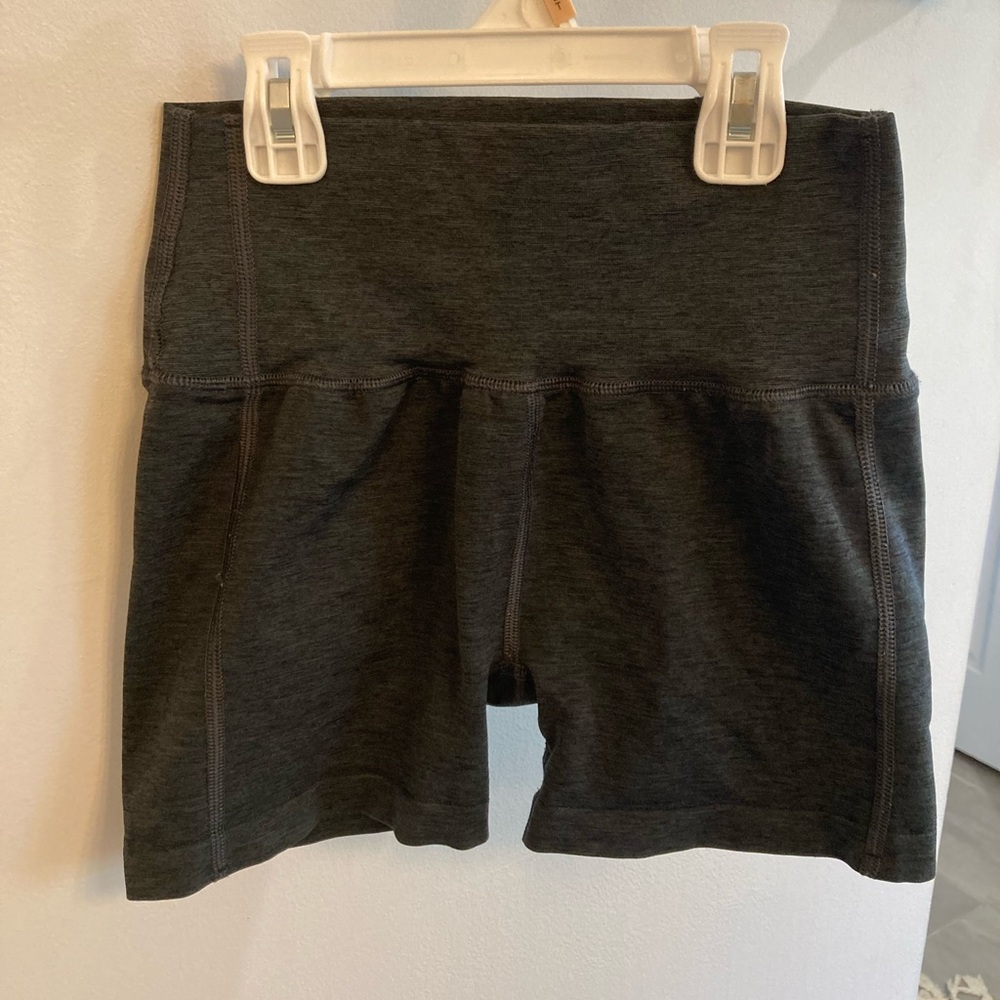 Alphalete Women's Black Heathered athletic Bike Shorts size small